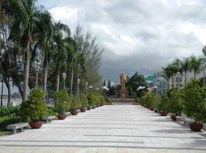 Claironyva-Vietnam-CanTho-promenade