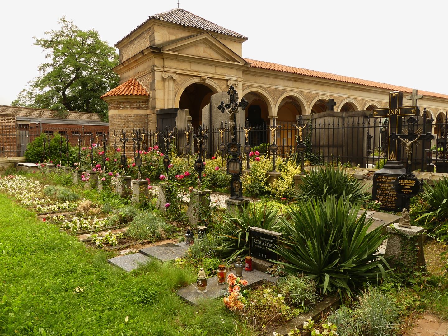 Prague Forteresse Vysehrad Cimetière Claironyva