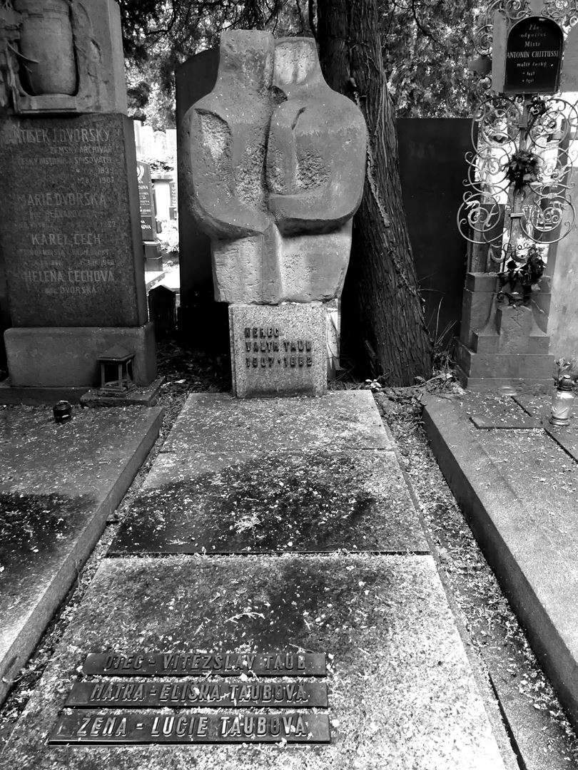 Prague Forteresse Vysehrad Cimetière Claironyva