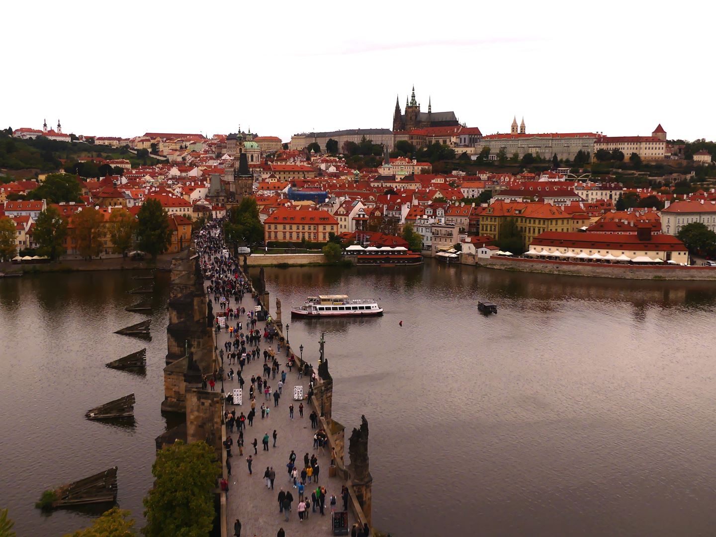 Prague vue de la tour gothique du pont Charles Claironyva