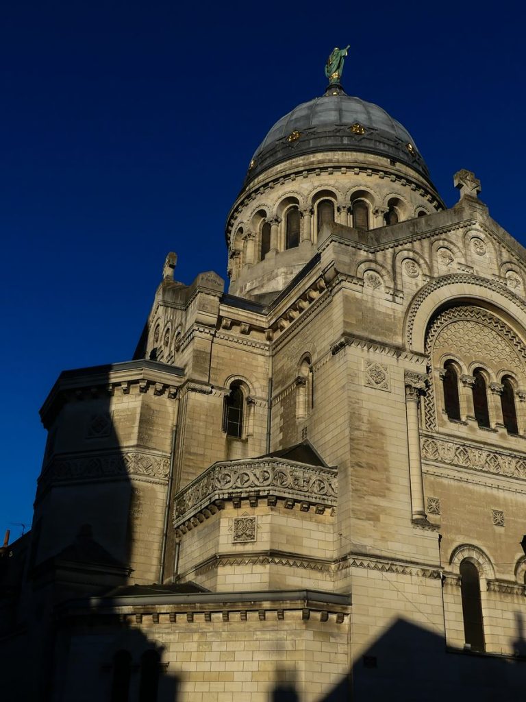 claironyva france touraine val de loire tours basilique saint martin