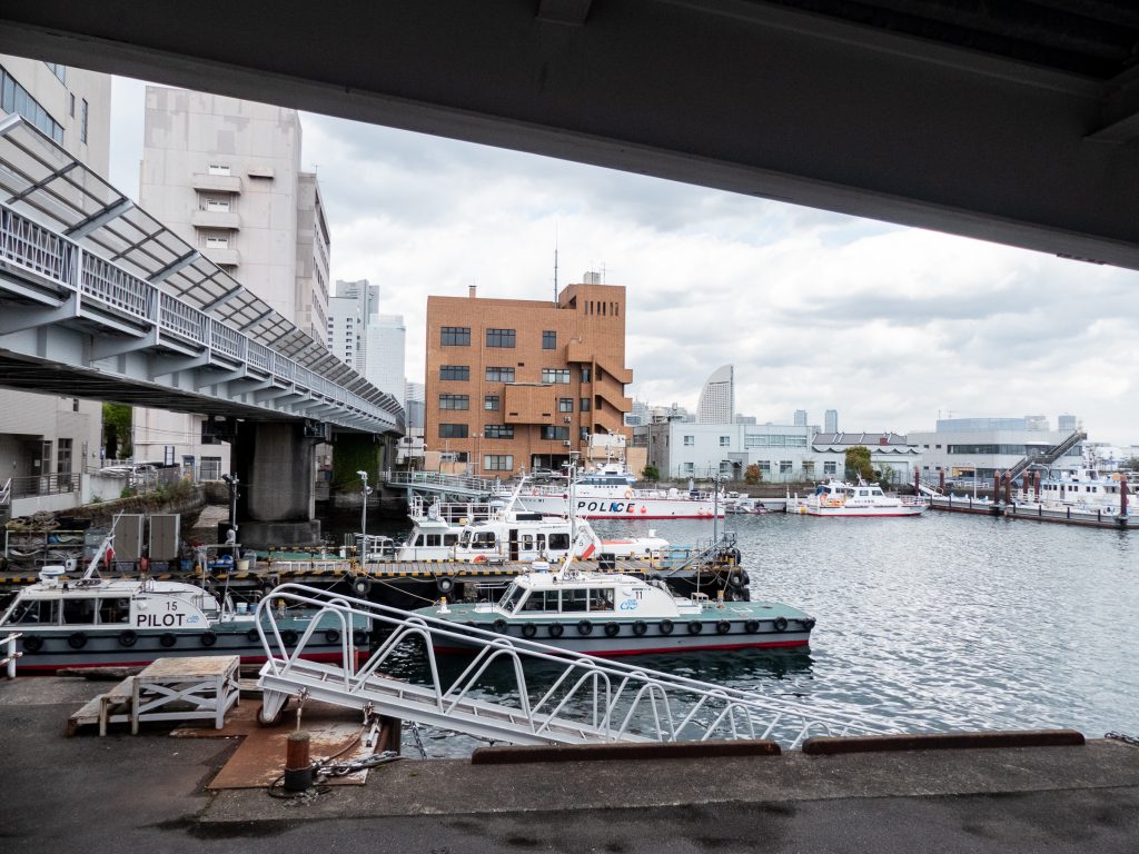 Port de plaisance, passerelle piétonne