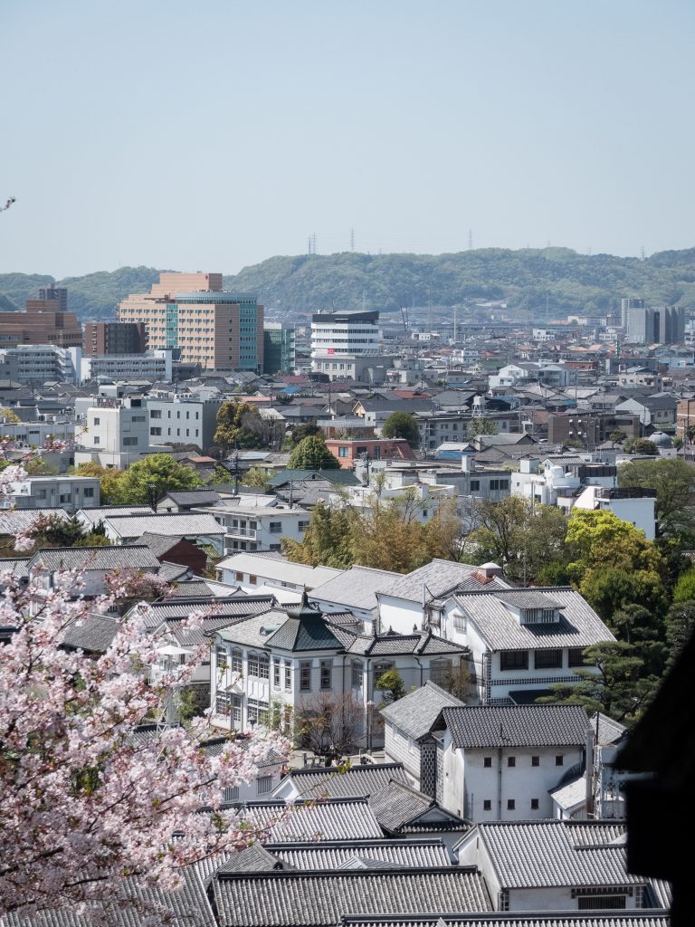 Vue sur Kurashiki depuis le sanctuaire