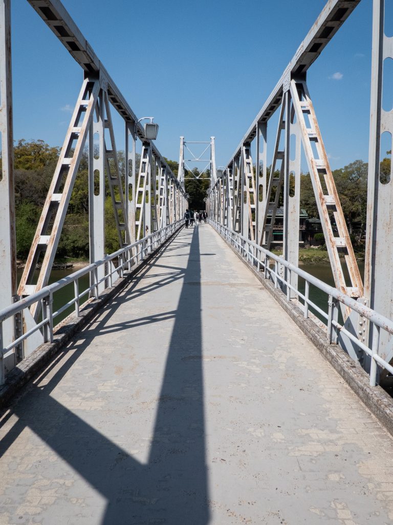 Pont reliant le château d'Okayama aux jardins Korakuen