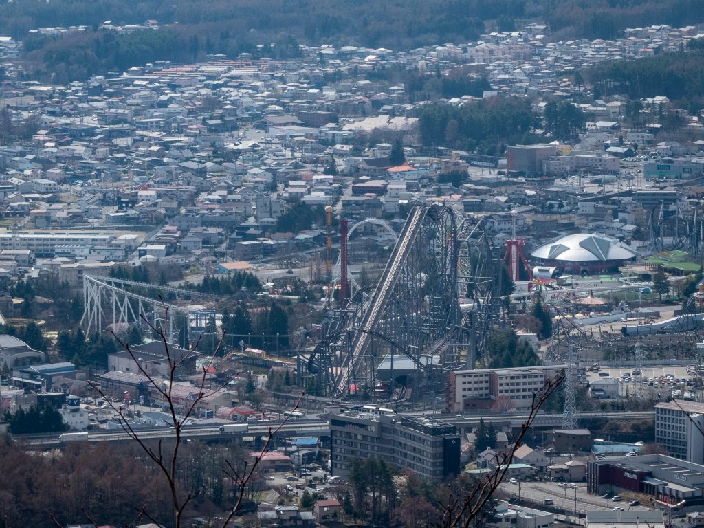 Vue sur le parc d'attractions
