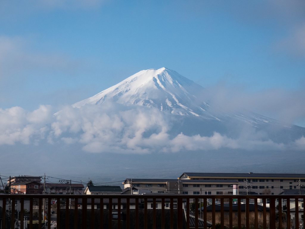 Vue sur le Mont Fuji depuis mon hôtel au lac Kawaguchi