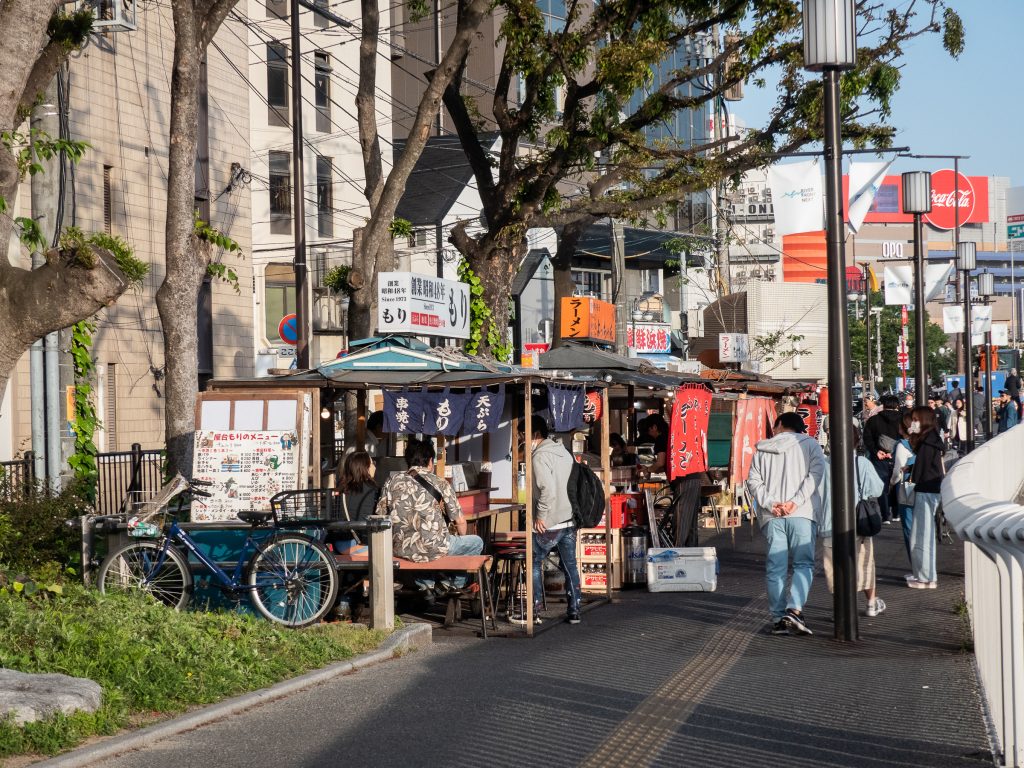Yatai au bord du fleuve