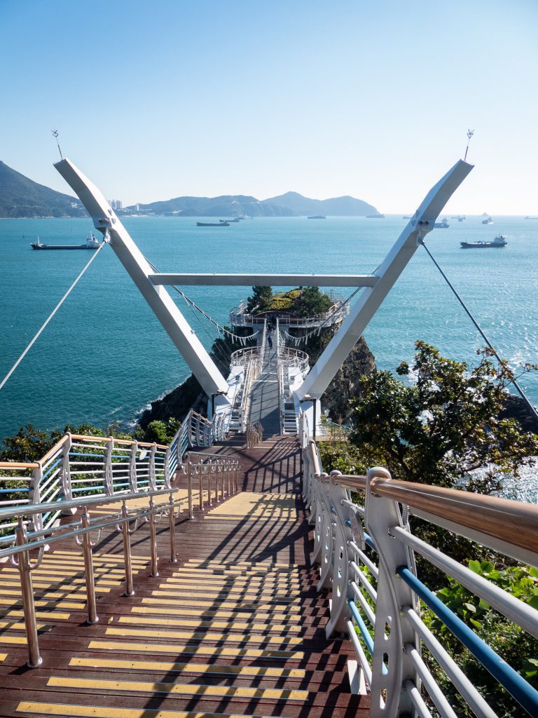 Le pont suspendu