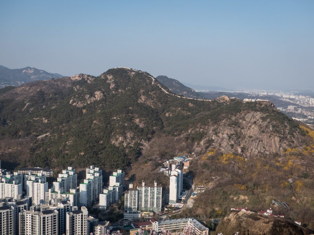 Randonnée à Séoul : vue sur Inwangsan depuis Ansan