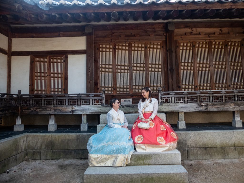 Palais Gyeongbokgung - en hanbok avec le Discover Seoul Pass