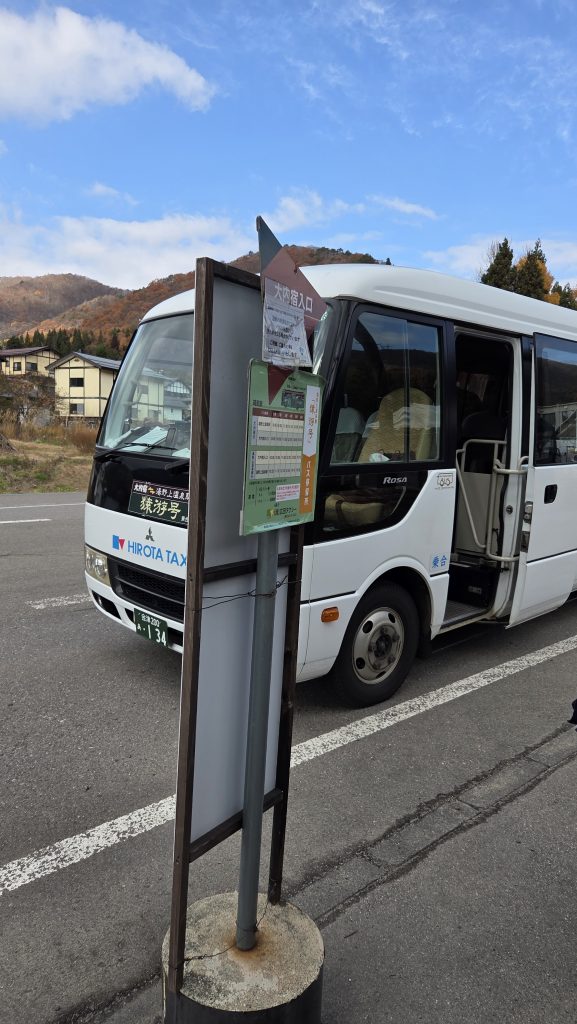 Le bus taxi pour Ouchi Juku