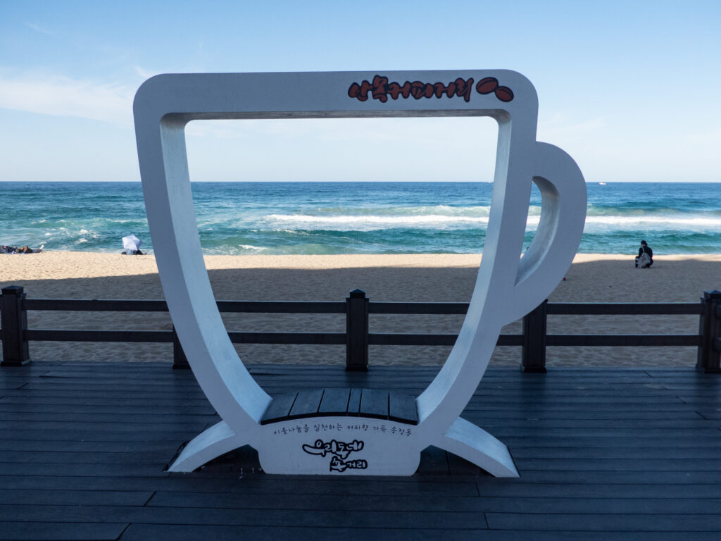 Gangneung - Anmok Beach - coffee street 